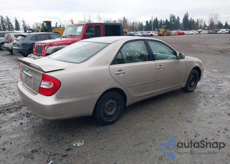 2004 Toyota Camry Le z USA, uszkodzony, nr VIN 4T1BE32K84U906837